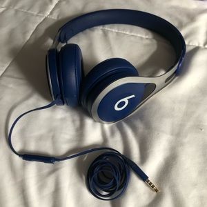 beats (wired headphones)